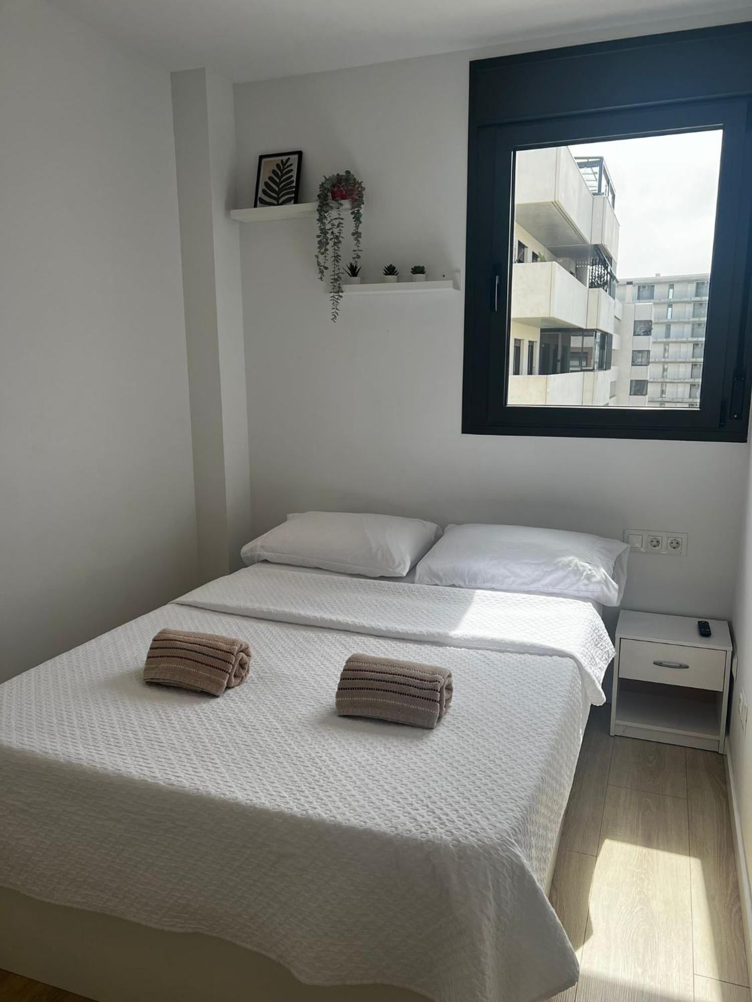 Confortable Habitacion Doble - 2 Sant Adria de Besos Ngoại thất bức ảnh